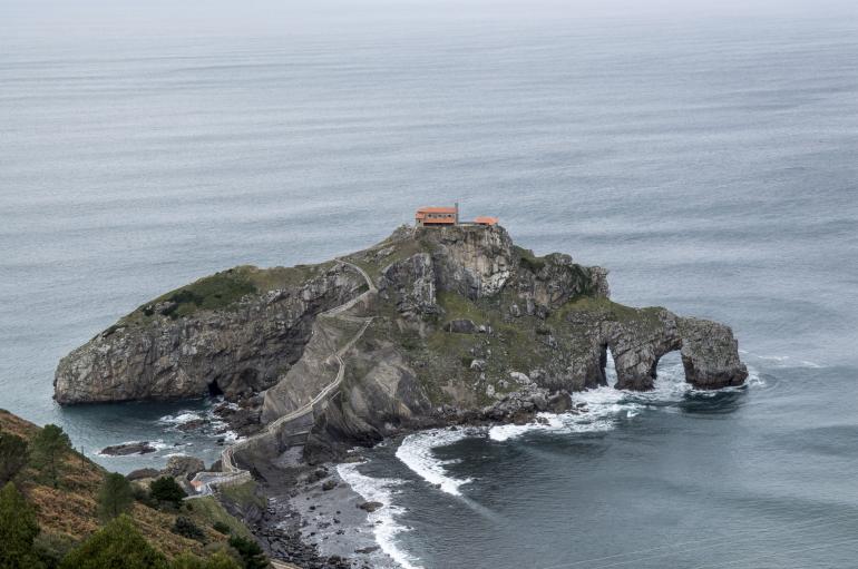 Smocza Skała w San Juan de Gaztelugatxe