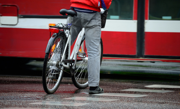 Wypadek z rowerzystą, który nie miał polisy OC. Stracisz zniżki za bezszkodową jazdę?