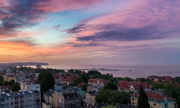 Ceny mieszkań nad morzem i w górach – gdzie jest drożej?