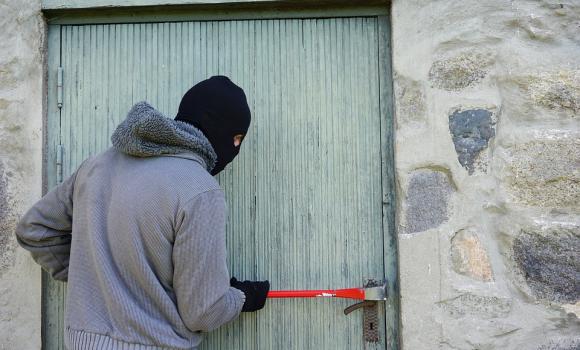 Kradzież fotowoltaiki, pompy ciepła i opału - jak duże odszkodowanie z polisy?