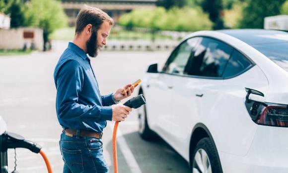 Tesla Model 3 - dane techniczne, cena, ubezpieczenie